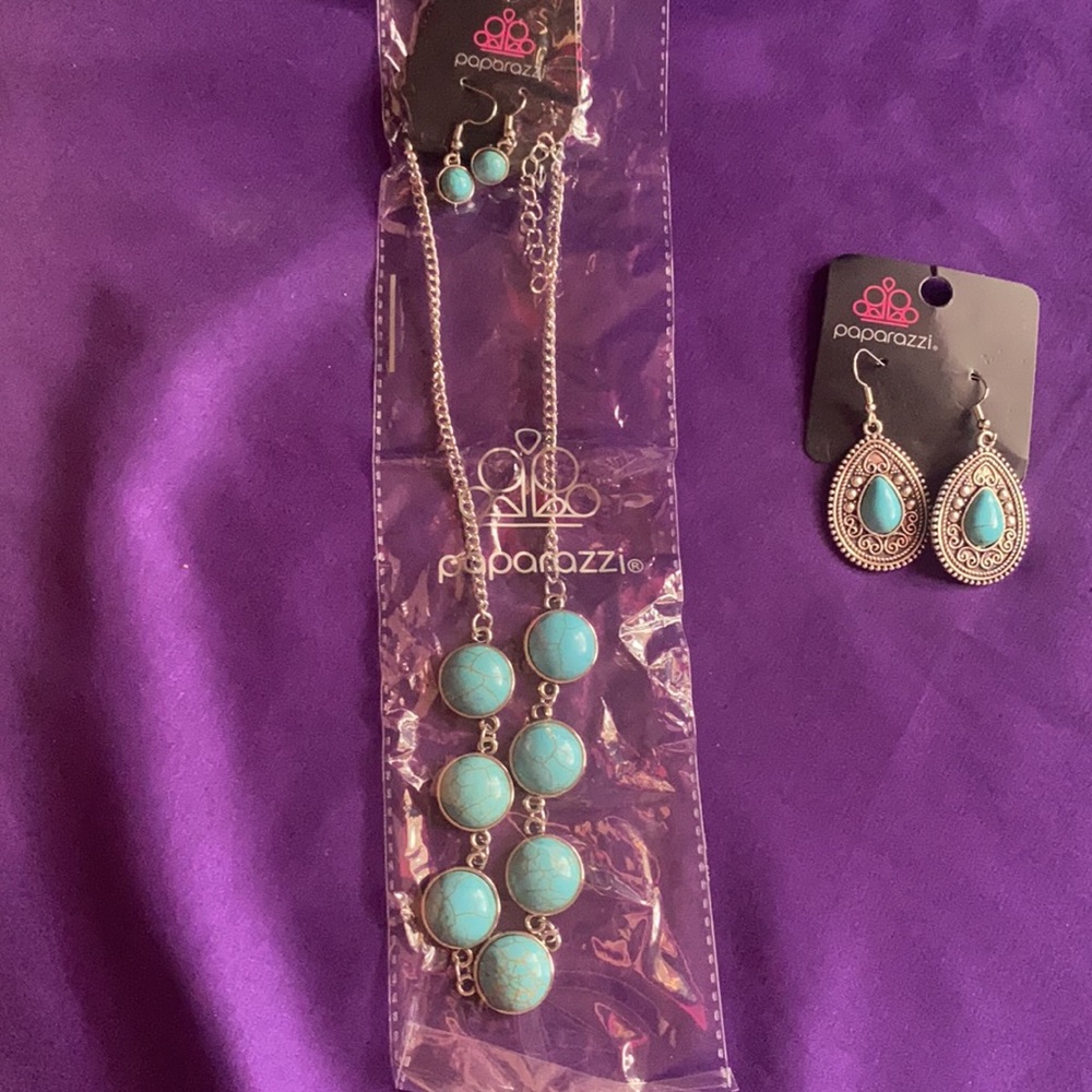 Earnings and necklace set. - Picture 4 of 4